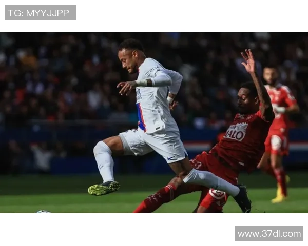 布雷斯特与克莱蒙特的激烈对决揭示法甲新赛季的竞争格局与球队实力分析